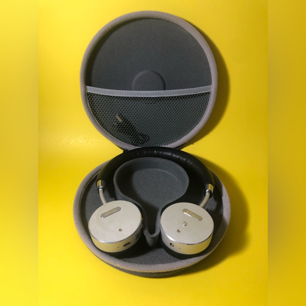 BÖHM Headphones Aluminum and Black Vinyl -High End Quality -Bluetooth Compatible